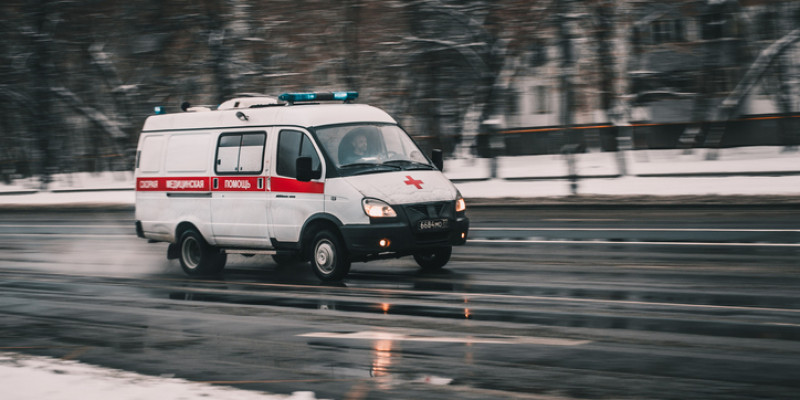 40 жастағы әйел екі баласын пышақтап, кейін өз-өзіне қол жұмсады