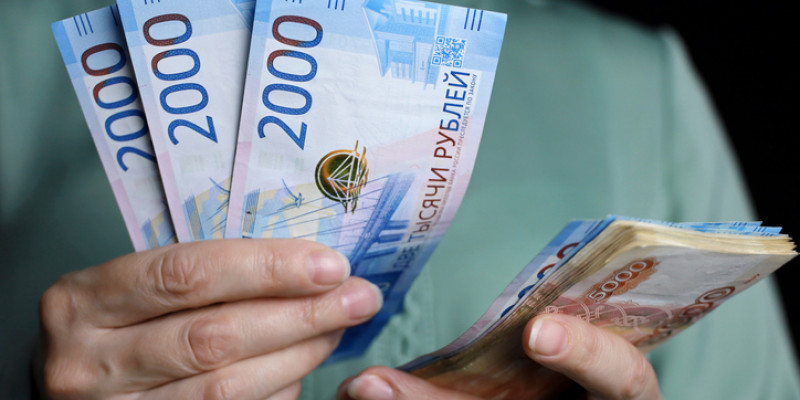 50 мыңның орнына 5 млн рубль: Ресейде зауыт есепшілері қызметкерлердің жалақысына шатасып 2 нөл қосып қойған