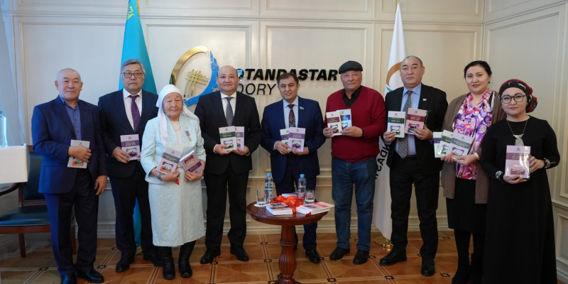 Қандас қаламгерлердің кітаптары жарық көрді