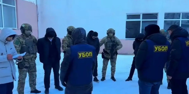 Ақтөбеде қатарластарын қорқытып, ақша бопсалаған студенттер ұсталды
