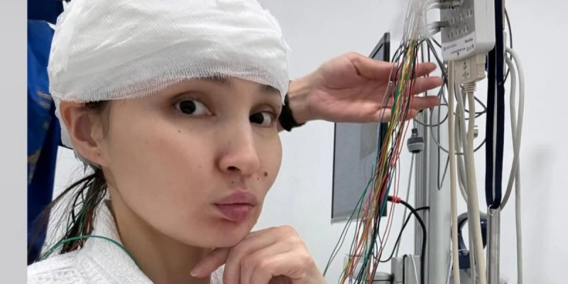 «Тыныс алу азап болды»: Жұлдыз Әбдікәрімова белгісіз дертке шалдыққанын айтты