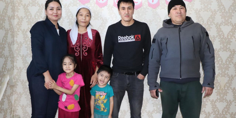 «AMANAT» партиясының мүшесі жас отбасының баспаналы болуына көмектесті