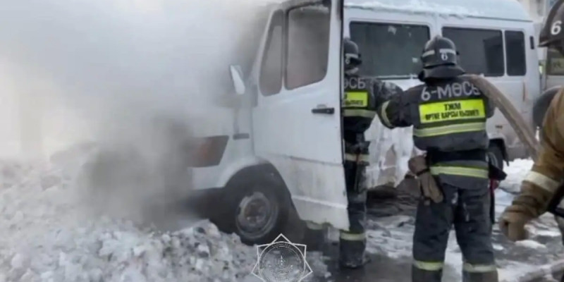 Астана көшесінде шағын автобус өртенді