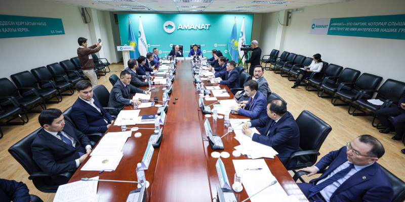 Жол саласына бөлінетін бюджет қаражаты қоғамның жіті бақылауында болуы керек – Ерлан Саиров