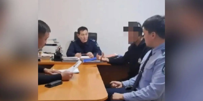 Меркіде ер адам біреудің үйінен тойбастар мен қазы ұрлап кеткен