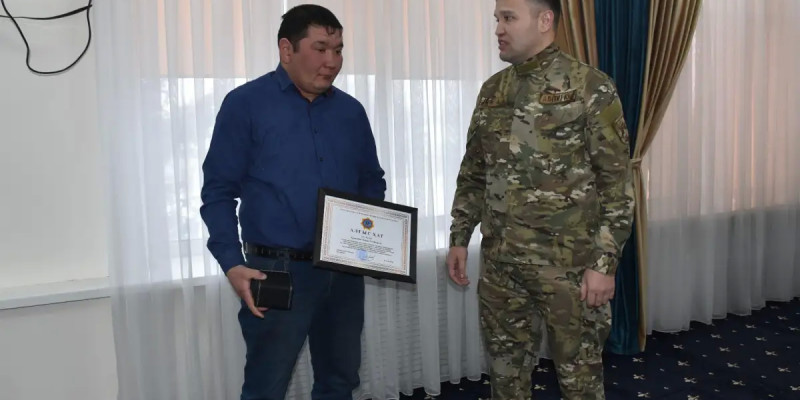 СҚО тұрғыны өртенген үйден 3 баланы аман алып шықты