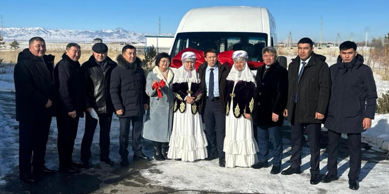 «AMANAT» партиясының өкілдері ерекше қажеттілігі бар балаларға инватакси сыйлады