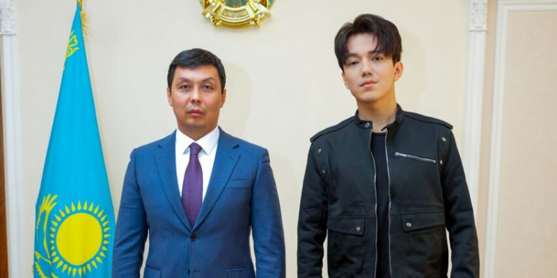Антикор төрағасы Димаш Құдайбергенмен кездесті