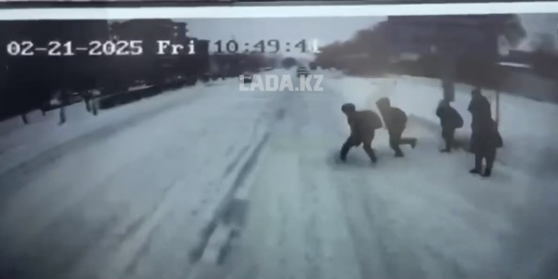 Ақтауда автобус екі баланы қағып кетті