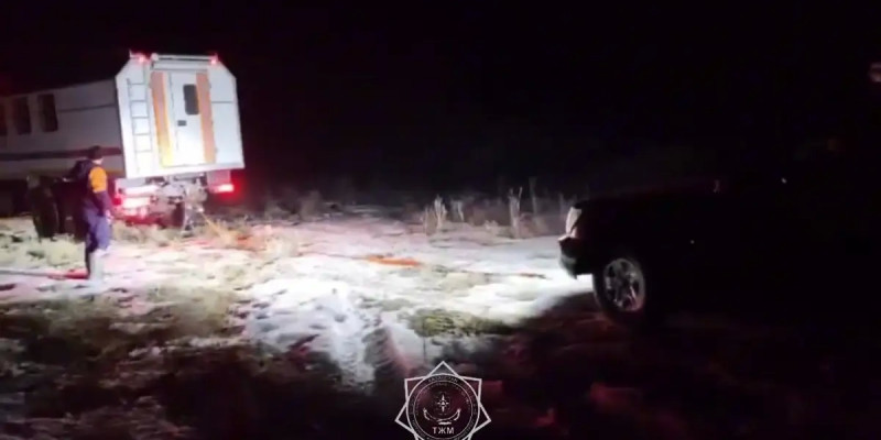 Талдықорғанда өзеннен өтпек болған көліктер мұз астына түсіп кетті
