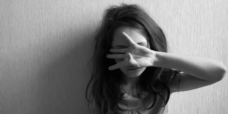 «Кеудесін ұстап, сүйіп, қылқындырған»: мұғалім 9 жасар оқушыға тиіскен