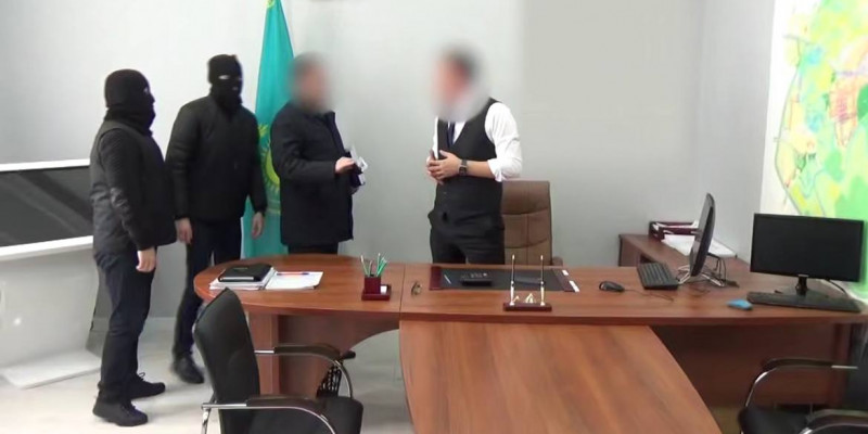 Оралда сәулет және қала құрылысы бөлімінің басшысы сотталды
