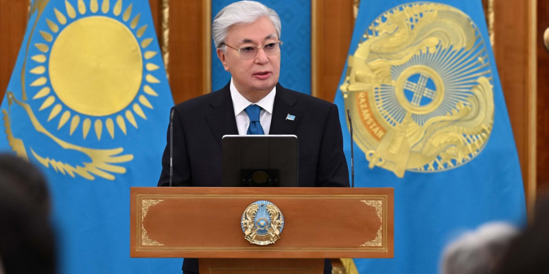Президент аруларды көктем мерекесі – Халықаралық әйелдер күнімен құттықтады