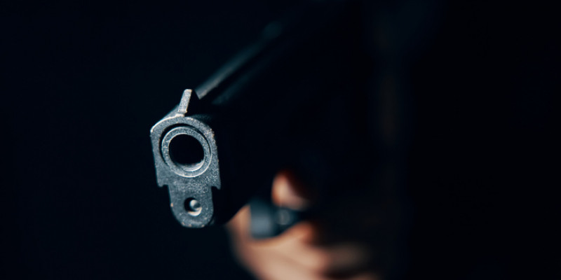 Петропавлда тапанша ұстаған ер адам көшеде жүрген адамдарды қорқытқан