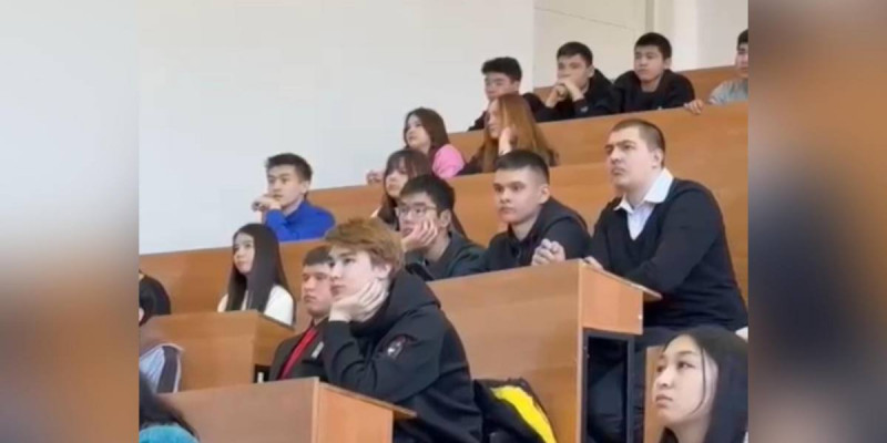 Нашақорлыққа жол жоқ: Оралда полицейлер студенттермен кездесті