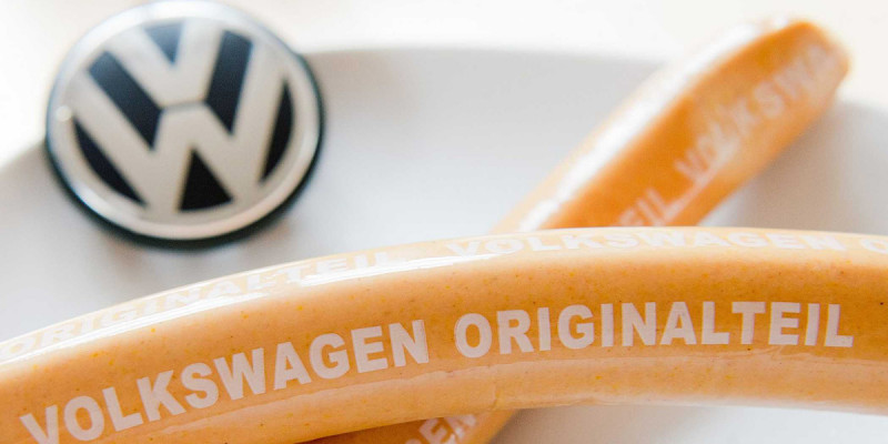 Volkswagen көлік емес, шұжық сатып рекорд орнатты