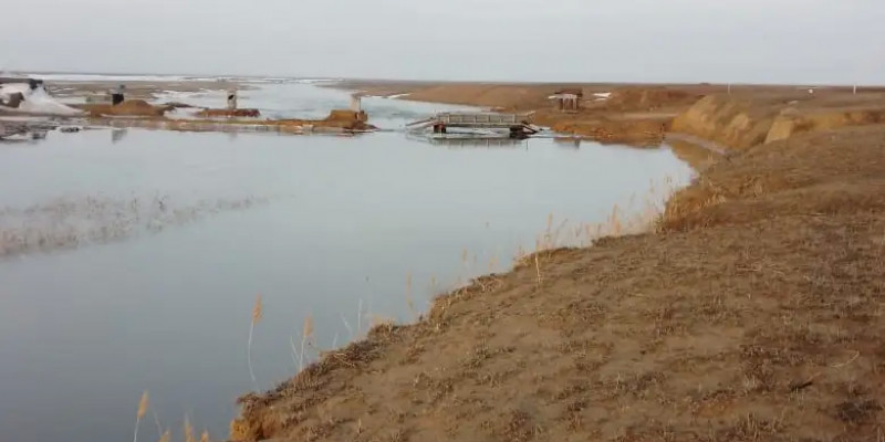 Батыс Қазақстанда көпірді су шайып кетті
