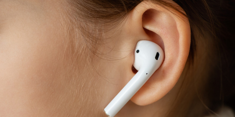 Қыркүйектен бастап AirPods құлаққаптары сөзбе-сөз аударма жасай алатын болады