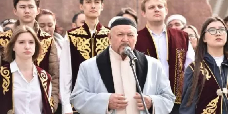 Алматыда бес мыңнан астам адам Абай әндерін орындады