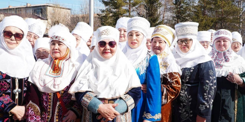 Көкшетауда кимешек киген аналар рекорд орнатты