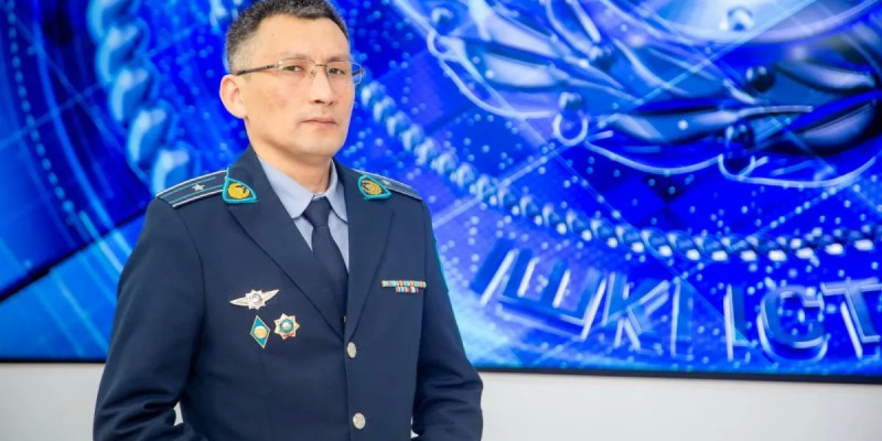 Астанада патрульде жүрген ІІМ офицері есірткімен айналысқан күдіктіні ұстады