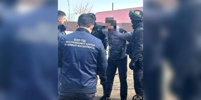 Батыс Қазақстанда екі жігіт бұрынғы құдағиын бопсалап, ақша алып отырған
