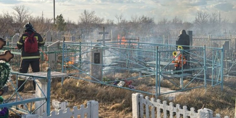 Екібастұзда ескі зират аумағында өрт болды
