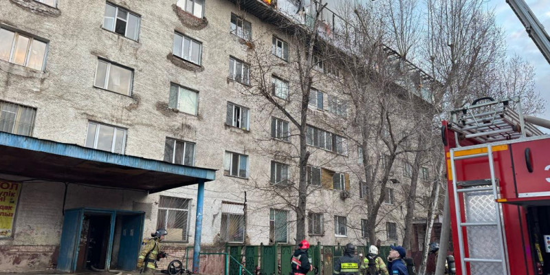 Астанада жатақхана өртенді