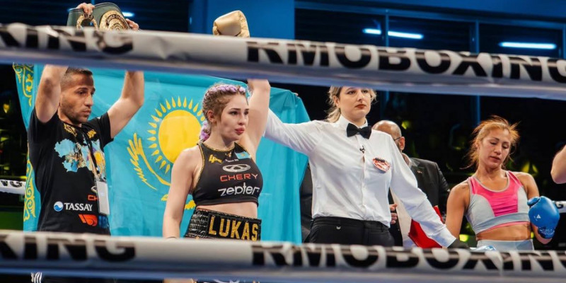 Ангелина Лукас абсолютті чемпион атағы үшін жекпе-жекке шығады