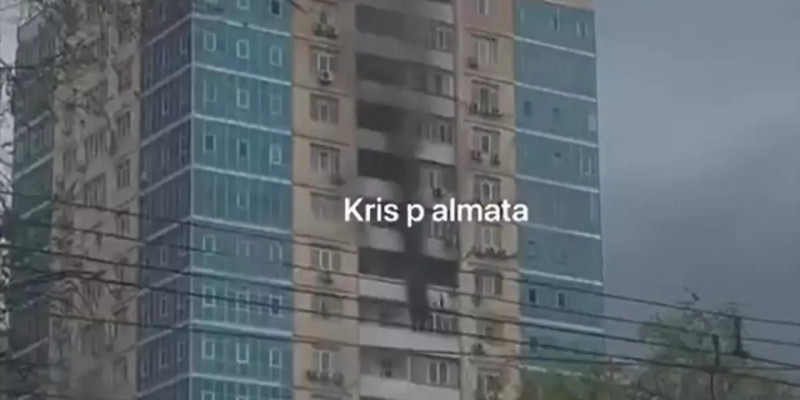 Алматыда 21 қабатты тұрғын үй өртенді