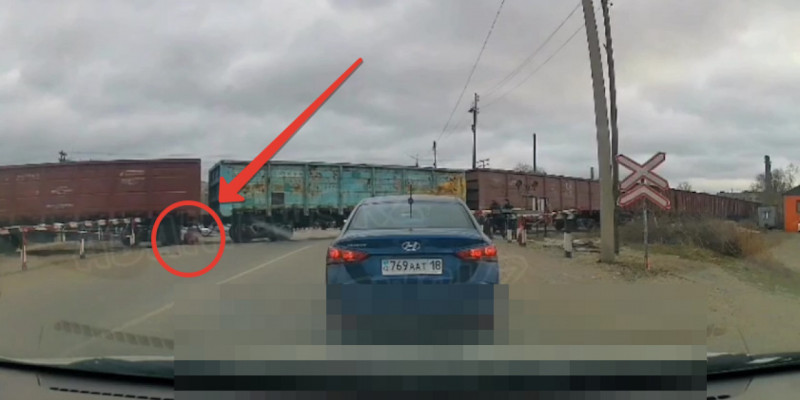 Семейде жүк пойызы әйел адамды басып кетті