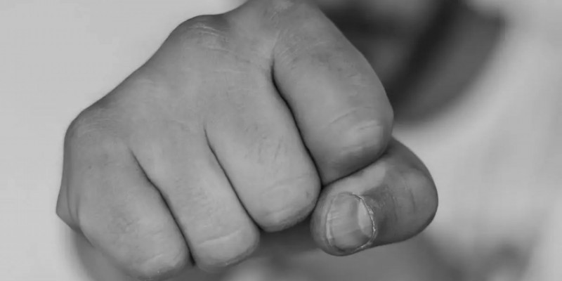 Жезқазғанда ер адам әйелінің жұмыс орнын ойрандап кетті