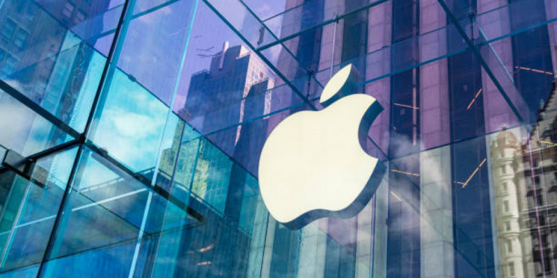 «Apple» сауда белгісін заңсыз пайдаланған кәсіпкерге айыппұл салынды