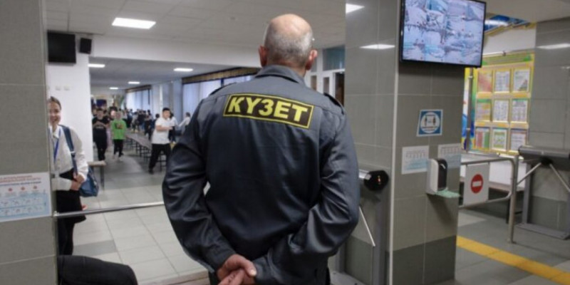 «Мектеп күзетшісі мен еден жуушылардың айлығы 100 пайызға көбейді» – Оқу-ағарту министрлігі