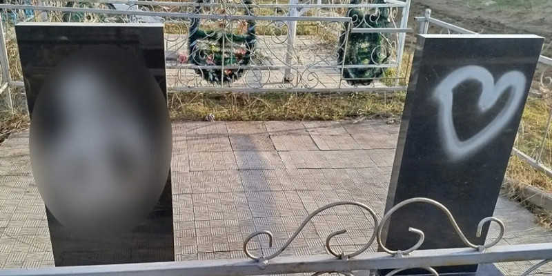 Макинскте белгісіз біреулер мазарларды бүлдіріп тастаған