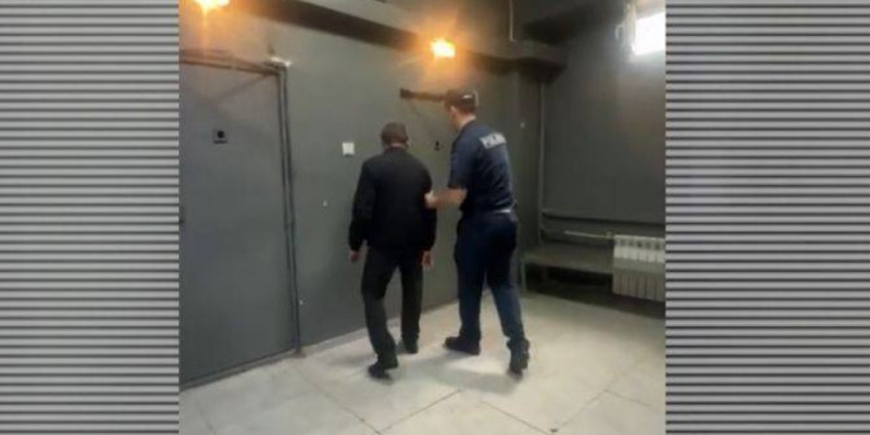 Алматыда дәмхана қызметкерлерін балағаттаған азамат қамалды