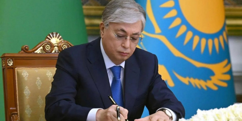 Мемлекет басшысы көрсетілетін қызметтердің еркін саудасы туралы заңға қол қойды