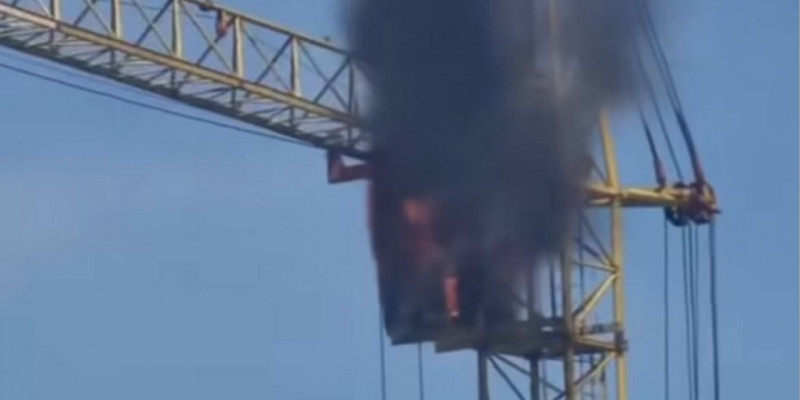 Талдықорғанда құрылыс кранының кабинасы өртеніп кетті (ВИДЕО)