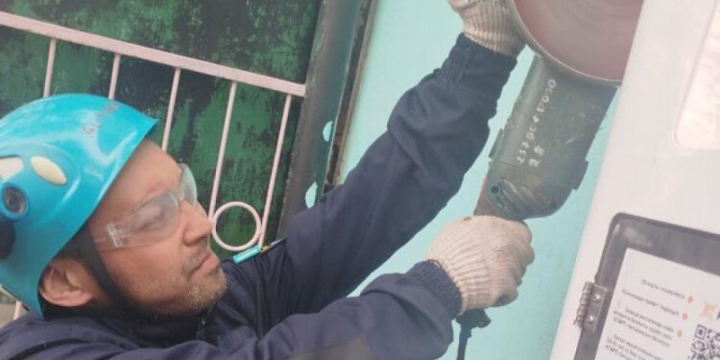 Екібастұзда жасөспірімнің қолы су тазалайтын аппаратқа қыстырылып қалған
