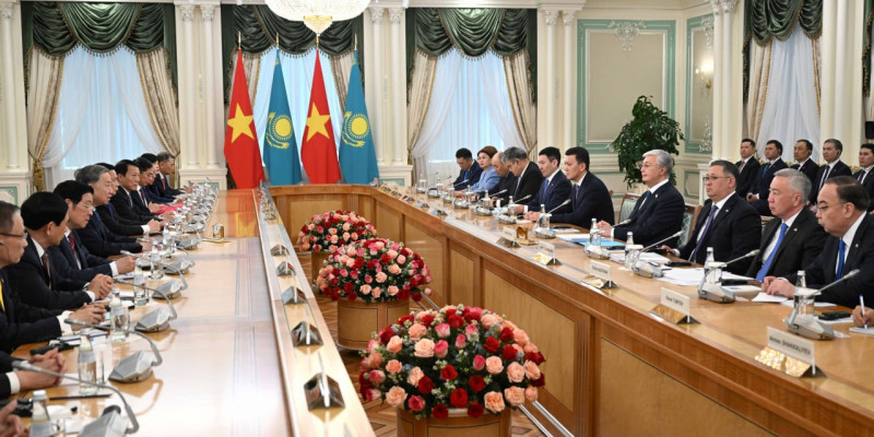 Қасым-Жомарт Тоқаев пен То Лам кеңейтілген құрамда келіссөз өткізді