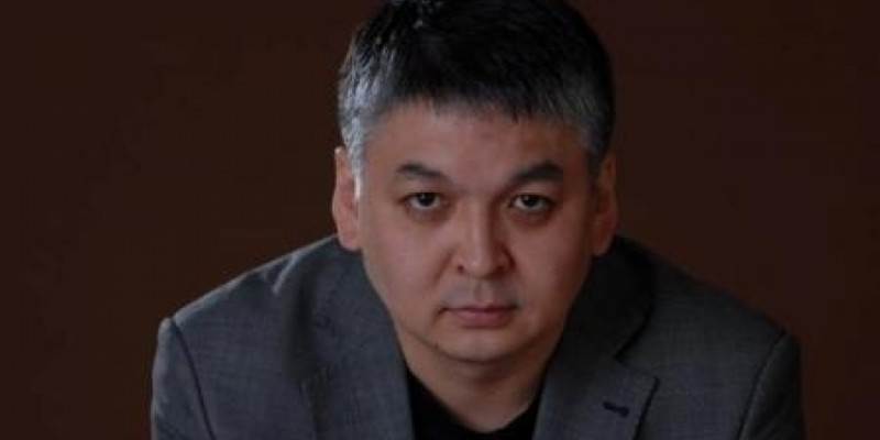 Елімізге танымал журналист комаға түсті