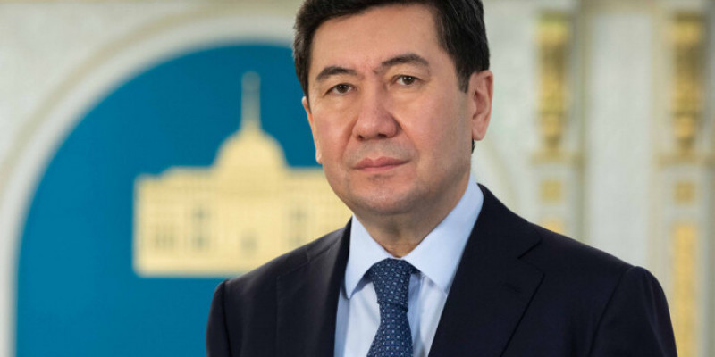 Мәжіліс төрағасы Ерлан Қошанов Отан қорғаушылар күнімен құттықтады