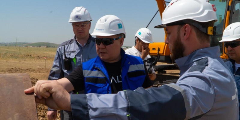 Энергетика вице-министрі «Бейнеу-Бозой-Шымкент» газ құбырының құрылысын тексерді