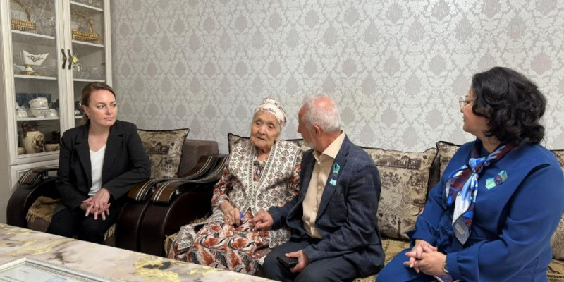 Қазақстан халқы Ассамблеясының өкілдері тыл еңбеккерлеріне құрмет көрсетті