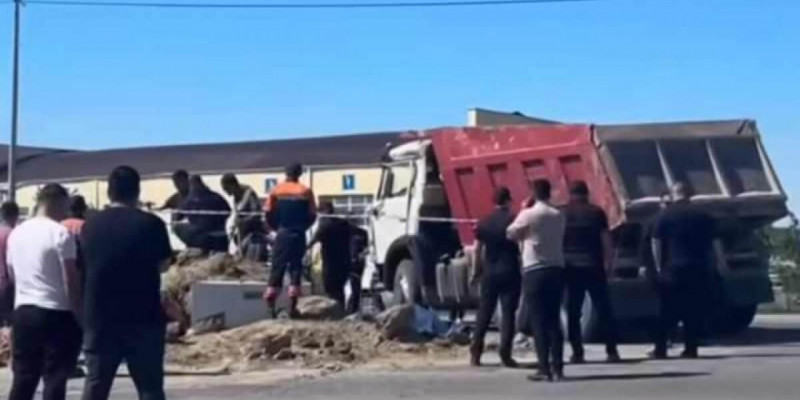 Атырауда КамАЗ жеңіл көлікпен соқтығысып, бір адам қаза тапты