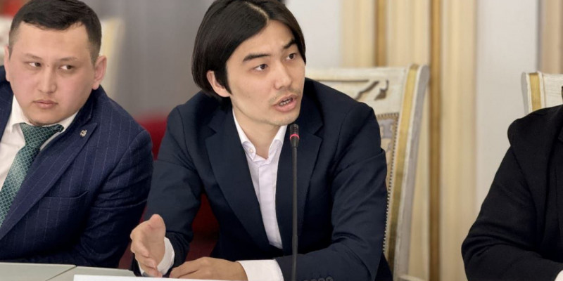 "Өмір бойы ай сайын 500 доллар алады":  Жазушы Әлихан Жақсылық «Mecenat.kz» әдеби байқауының жеңімпазы атанды