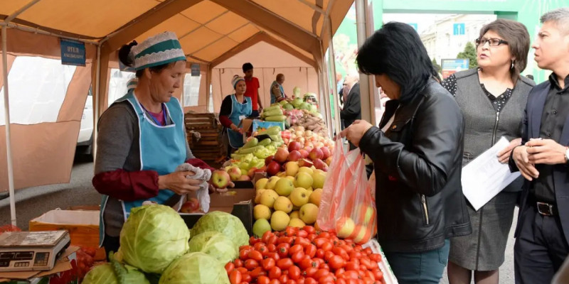 Алматыда апта сайын өтетін жәрмеңкелерде тауарлар 15-20 пайызға арзан сатылады – маман