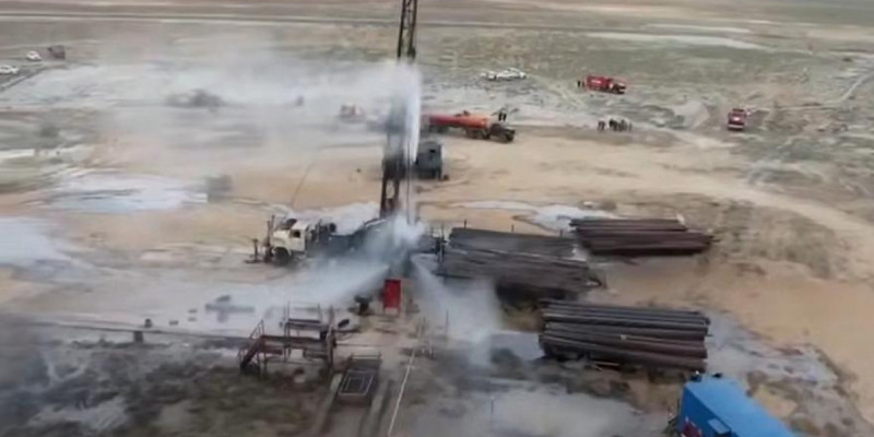 Маңғыстаудағы кен орнында газ бен су қоспасы атқылады