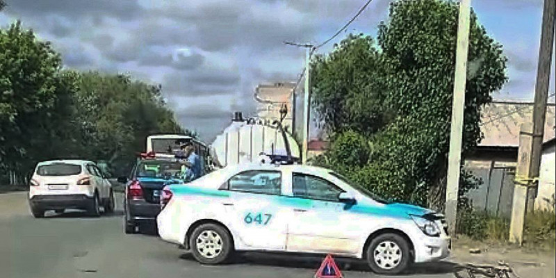 Семейде велосипед мінген жігітті жеңіл көлік қағып кетті