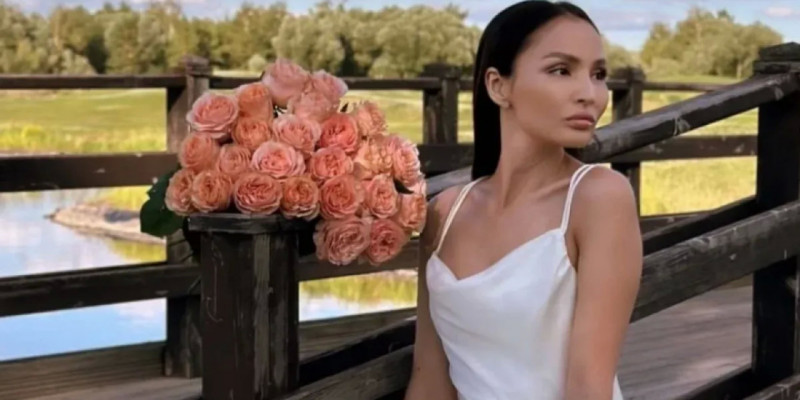 «Тамағыма өксік келді»: Жұлдыз Әбдікәрімова қызының мектеп бітіру кешінде қандай сезімде болғанын айтты